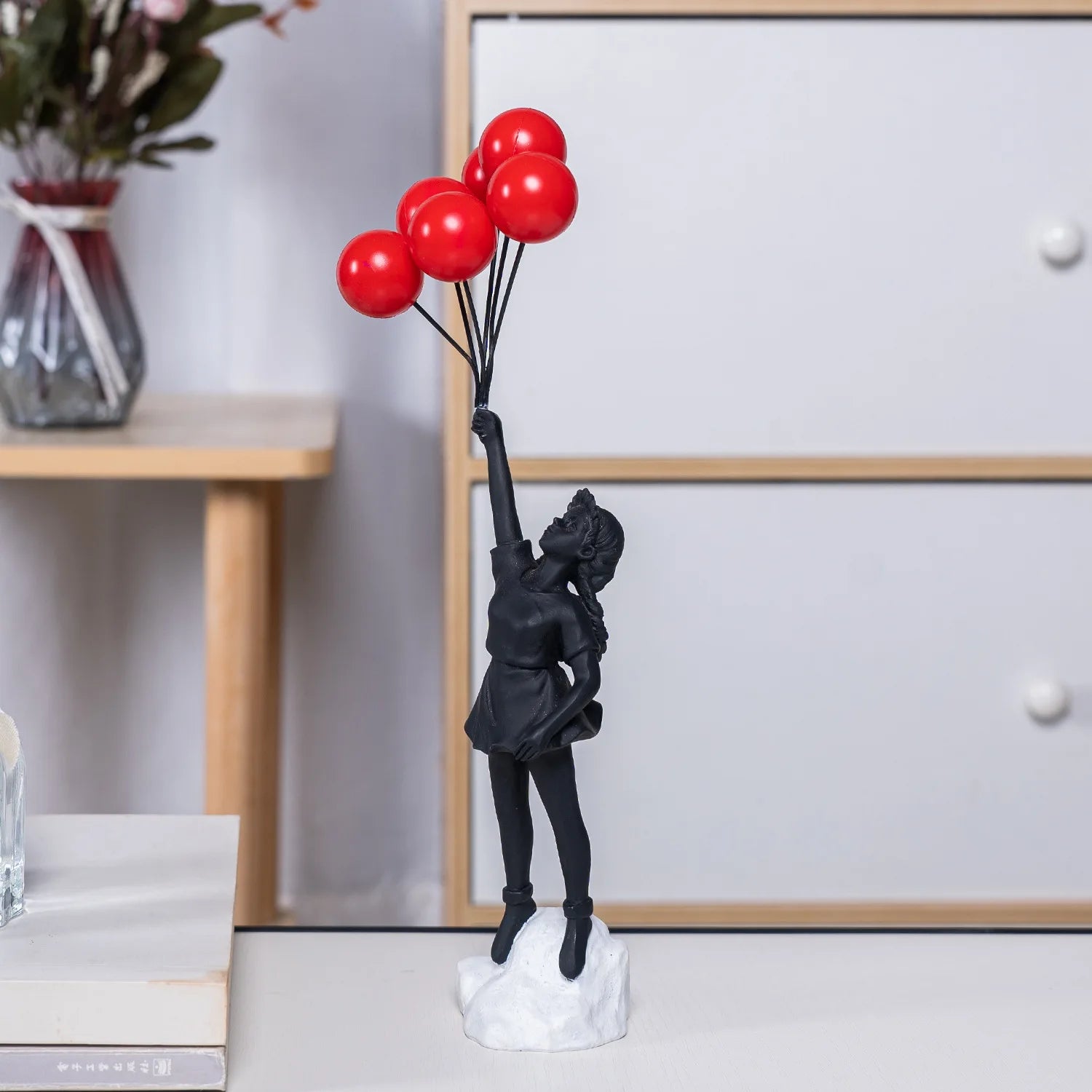 Resin Cartoon Girl Figurine Flying Love Balloon Girl Sculpture Ornaments Abstract Modern Home Desktop Study Office Decor Gift